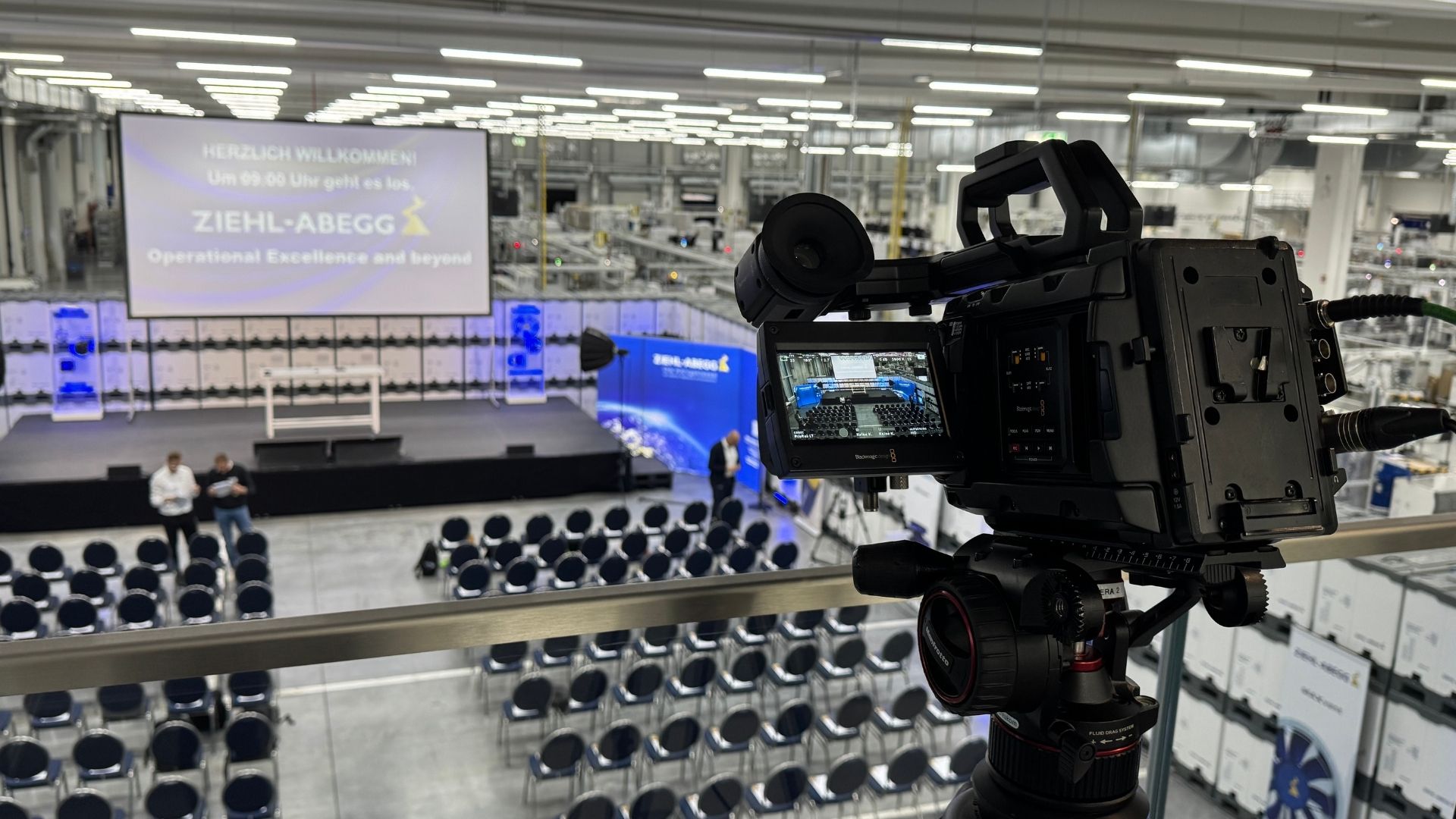 Hybride Konferenz: Bühne & Stream