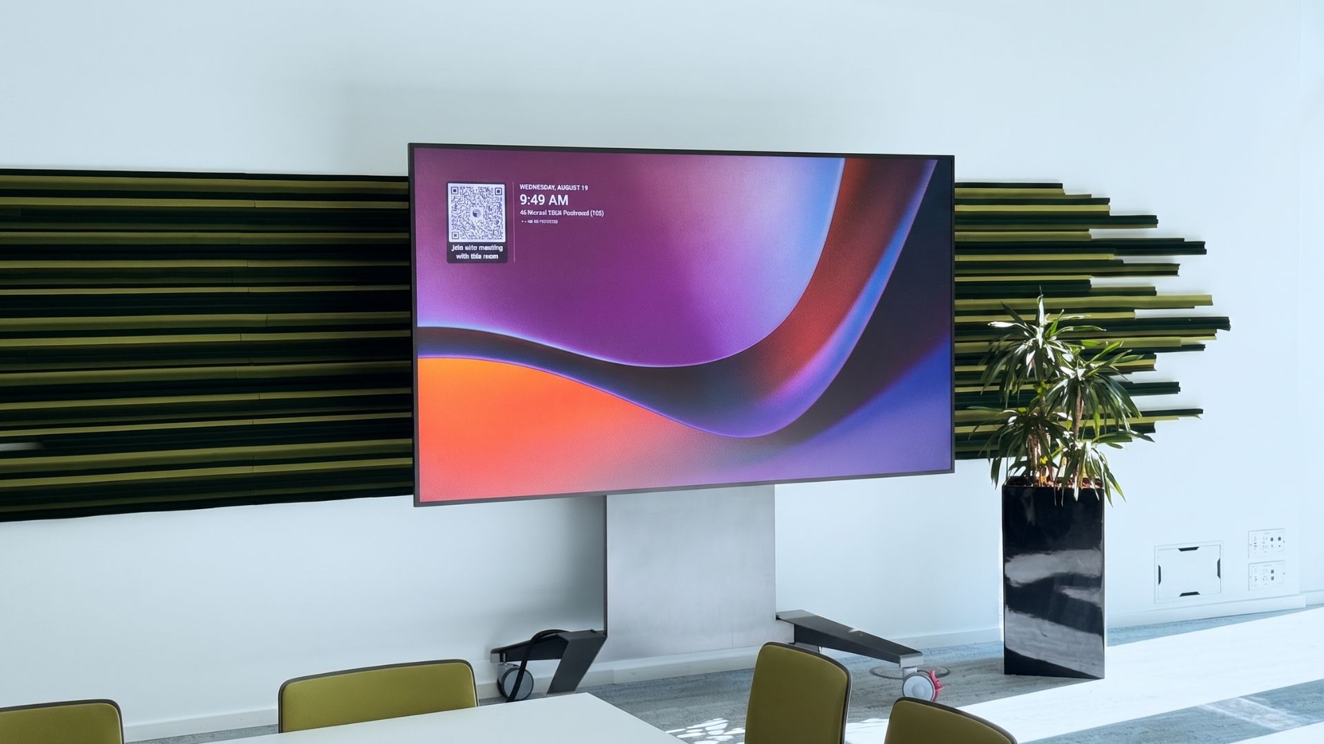 Besprechungsraum mit Microsoft-Teams-Raumsystem