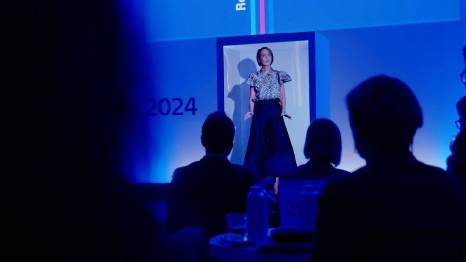 C-Level Hologramm Live-Übertragung auf einer physischen Bühne